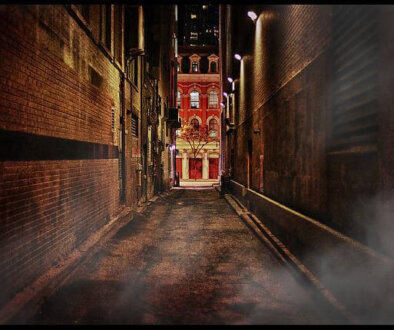 "Suss" or "Sus" - dark alley